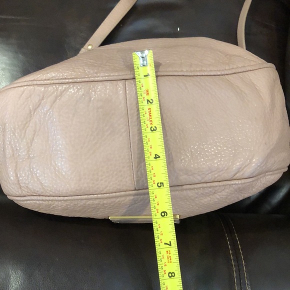 MARC JACOBS Mauve Dusty Rose Tumbled Leather Adjustable Strap Shoulder Bag - Picture 16 of 17